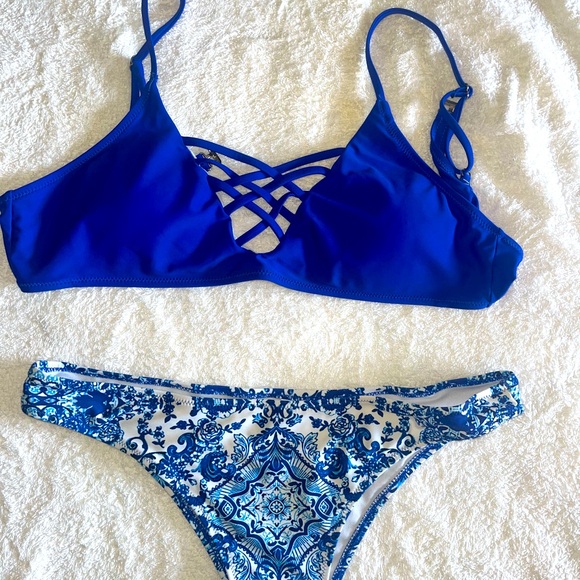 Girls  bikini Blue and White. Size XL. Polyamid/Elastin. Like New👙 - Picture 3 of 12